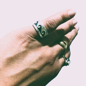 925 Sterling Silver Oxidized Wave Scroll Band Ring • Size 7 • Boho Surf Beach
